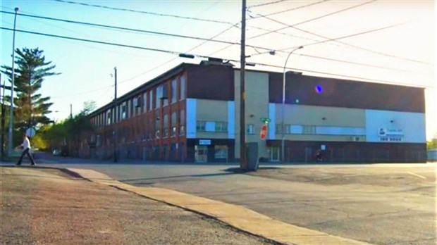 Normand DeLessard présente l'intérieur de Cavalier Textiles Dionne