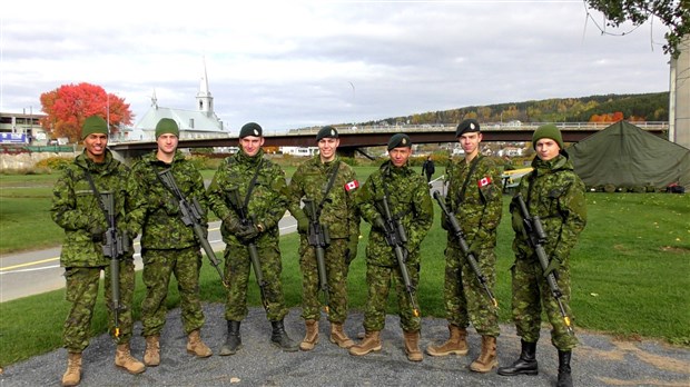 Normand DeLessard présente la dernière simulation militaire à l'Île Ronde