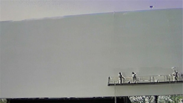 Normand DeLessard présente l'écran du ciné-parc de Saint-Georges en 1991
