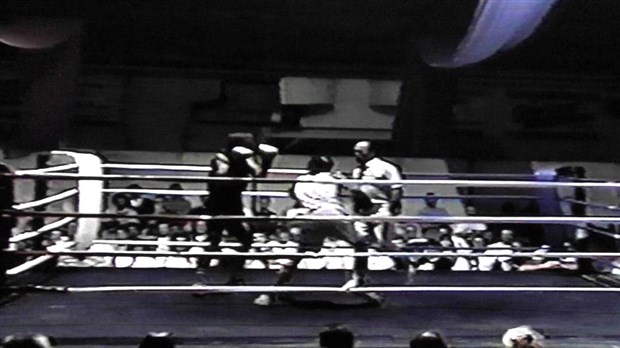 Normand DeLessard présente un gala de boxe à Saint-Éphrem en 1993