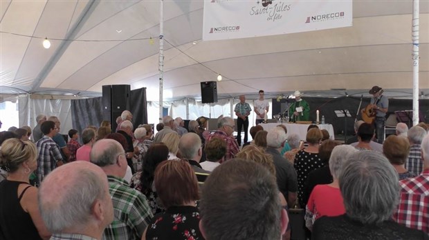 Normand DeLessard présente la Messe Western de St-Jules de Beauce
