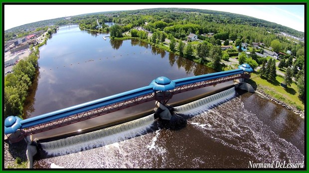 Normand DeLessard présente la construction du barrage gonflable Saint-Georges