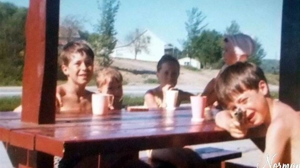 Normand De Lessard présente des souvenirs du Resto chez Lorraine de Beauceville