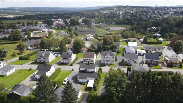 Normand DeLessard présente une vue aérienne d'East Broughton 