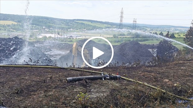 Incendie chez Royal Mat: les pompiers sont toujours sur les lieux